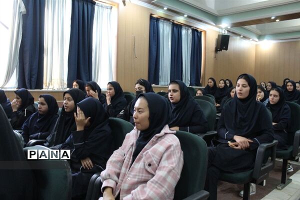 کارگاه تاب‌آوری بر مبنای امید به مناسبت هفته بهداشت و  روان در اداره آموزش پرورش شهر جوادآباد