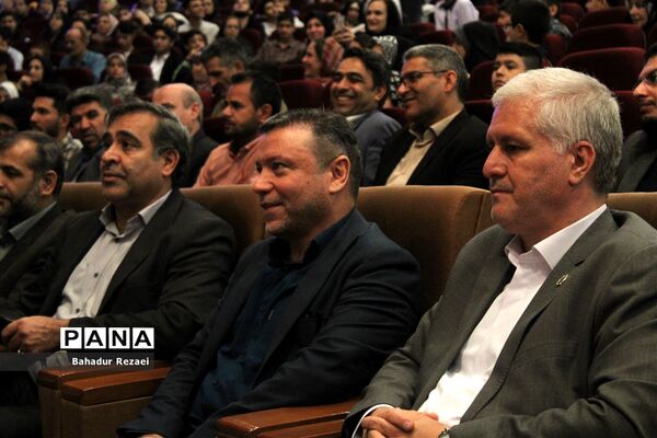 جشنواره دانش‌آموزی تا آسمان