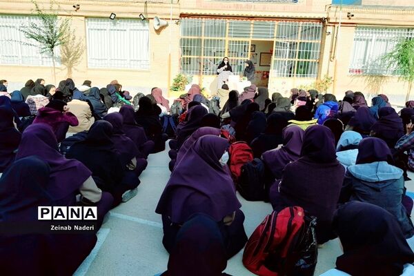 برگزاری جشن هفته بهداشت و روان در دبیرستان دخترانه رفعت