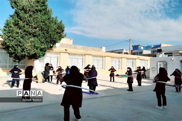 برگزاری جشن هفته بهداشت و روان در دبیرستان دخترانه رفعت