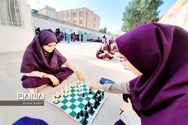 برگزاری جشن هفته بهداشت و روان در دبیرستان دخترانه رفعت