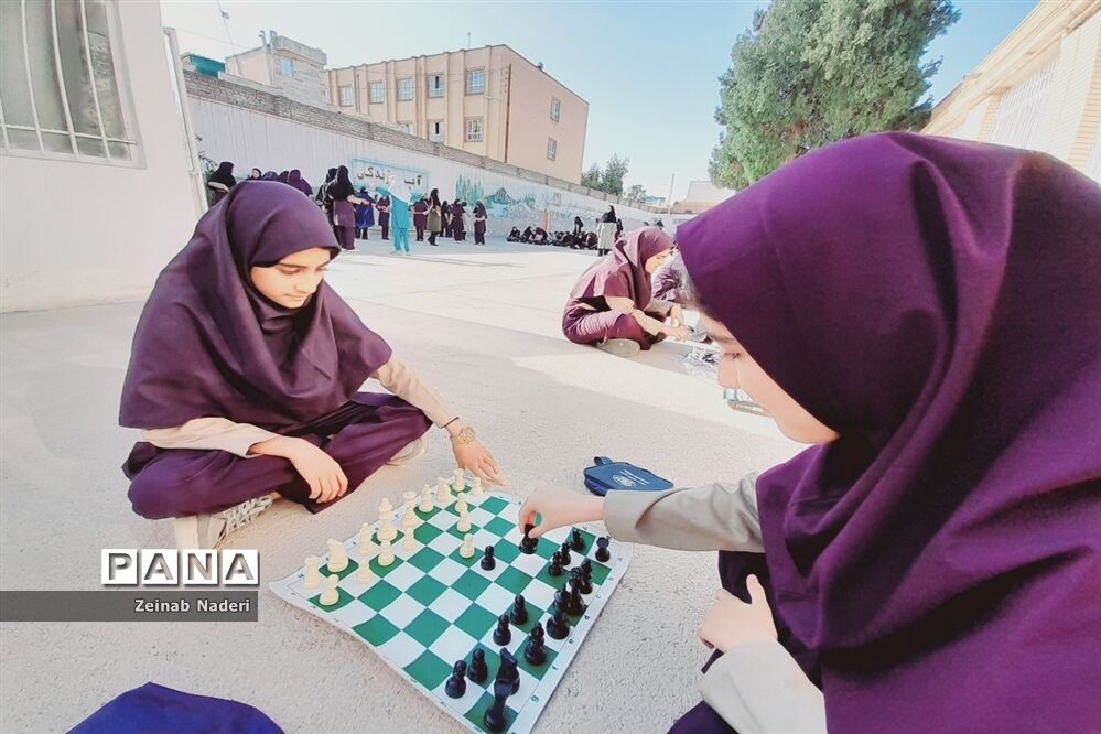 برگزاری جشن هفته بهداشت و روان در دبیرستان دخترانه رفعت