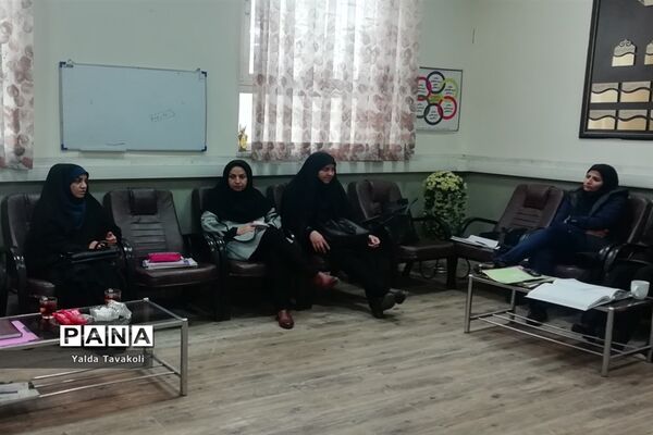 بررسی وضعیت نیروی انسانی و شرایط کلاس‌ها در آموزش و پرورش ناحیه یک مشهد مقدس