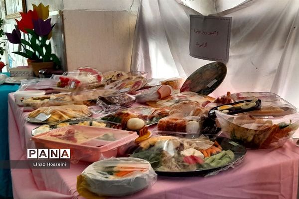 جشنواره صبحانه سالم در روز جهانی غذا در دبیرستان پژمان بختیاری