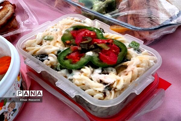 جشنواره صبحانه سالم در روز جهانی غذا در دبیرستان پژمان بختیاری