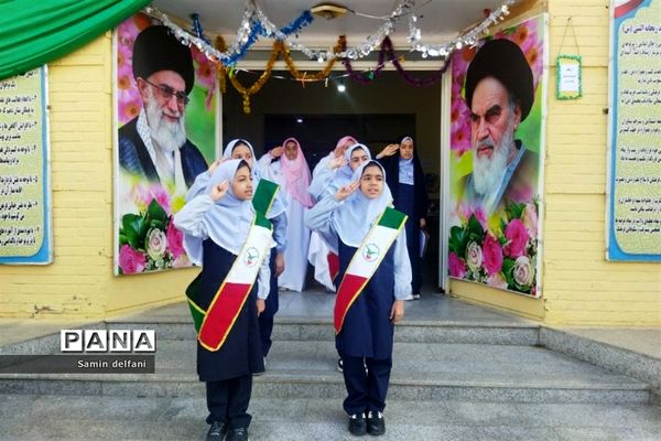 جشن هفته سلامت‌روان در مدرسه ریحانه النبی در شهرستان قرچک