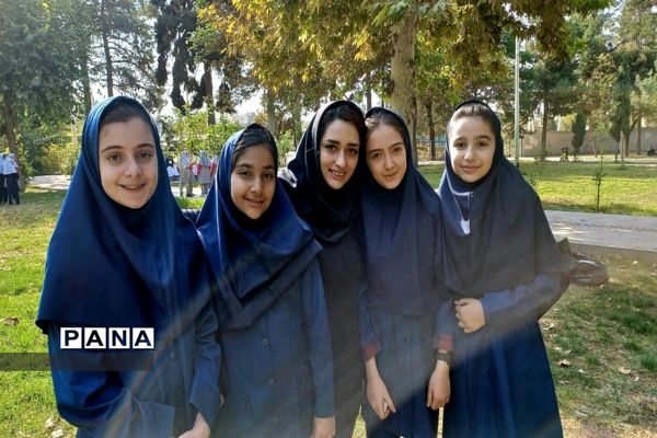 اجرای طرح لبخند اردوهای یک‌روزه شهید نیری در بوستان پانزده خرداد شهرستان‌ورامین