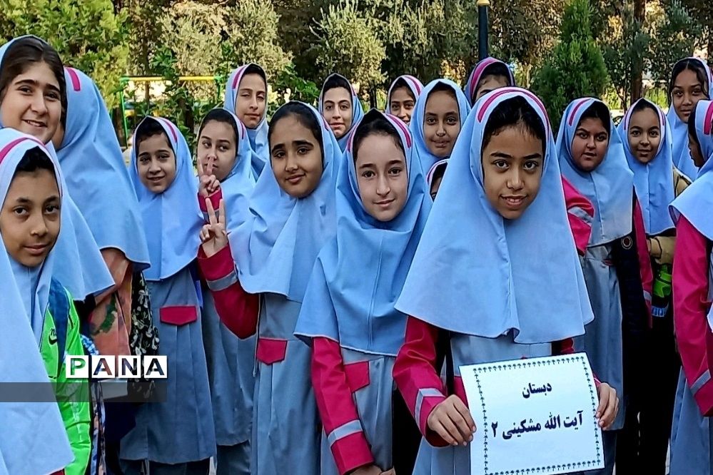 اجرای طرح لبخند اردوهای یک‌روزه شهید نیری در بوستان پانزده خرداد شهرستان‌ورامین