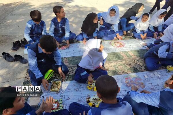روزجهانی غذا در دبستان ابن مظاهر خاتم