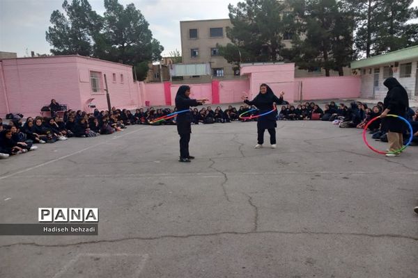 جشنواره غذا و مسابقات ورزشی درآموزشگاه آیت‌الله گلپایگانی اسلامشهر