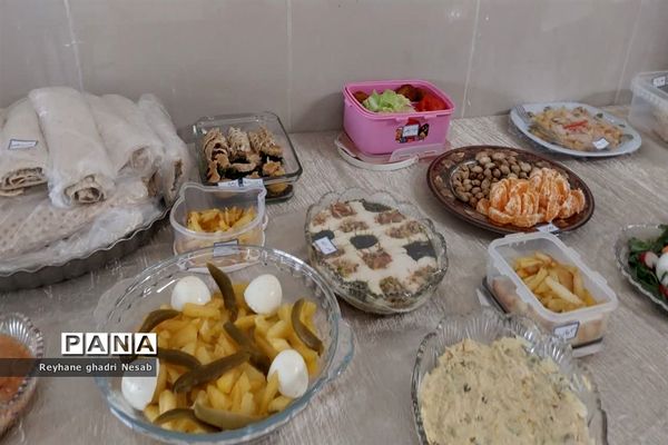 جشنواره غذا سالم و مفید در آموزشگاه هفتم تیر
