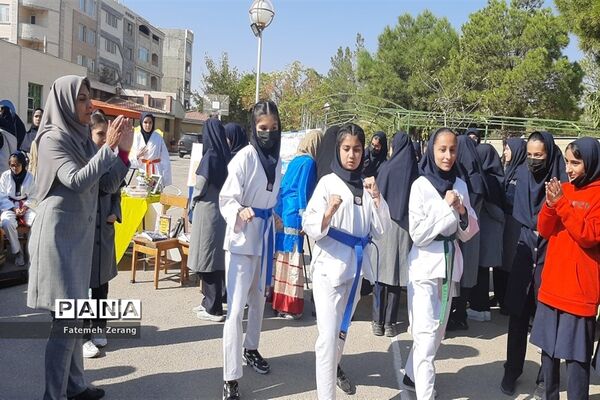 بازدید مسئولین آموزش و پرورش ناحیه ۷ از طرح پیش به سوی تندرستی جسم و روان