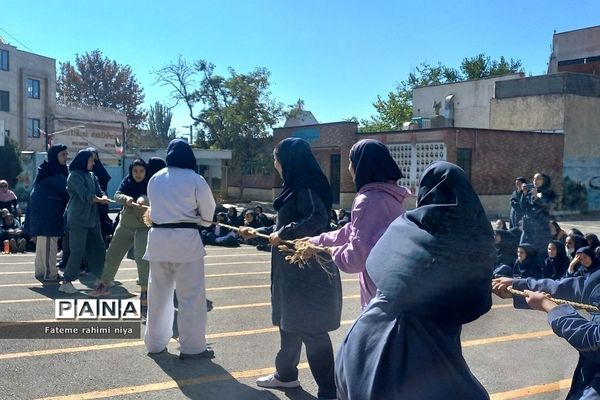 گرامیداشت هفته تربیت‌بدنی در دبیرستان تربیت رودهن