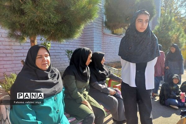 گرامیداشت هفته تربیت‌بدنی در دبیرستان تربیت رودهن