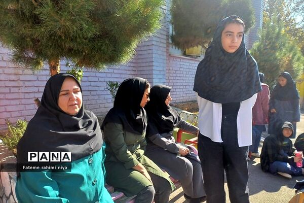 گرامیداشت هفته تربیت‌بدنی در دبیرستان تربیت رودهن