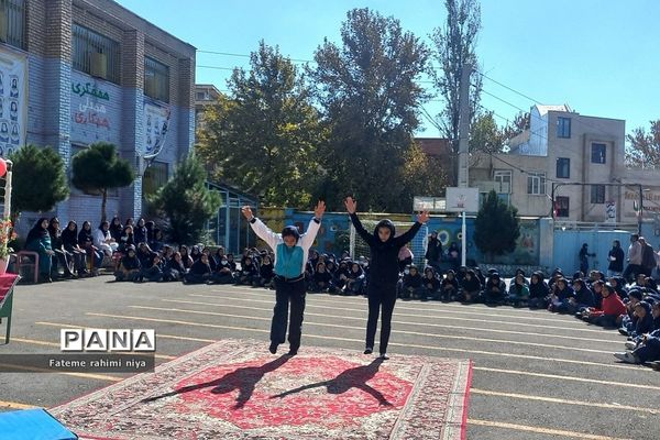 گرامیداشت هفته تربیت‌بدنی در دبیرستان تربیت رودهن