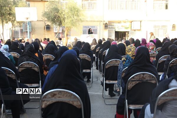 انتخابات انجمن اولیاء و مربیان در دبیرستان دخترانه عفت یزد