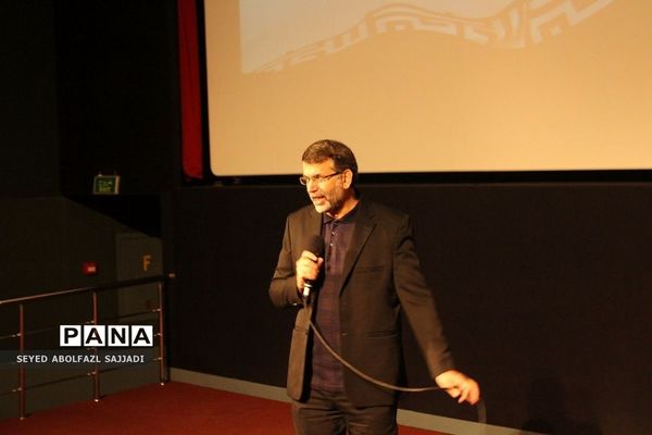 بازدید دانش‌آموز خبرنگاران پسر پانا از موزه سینما