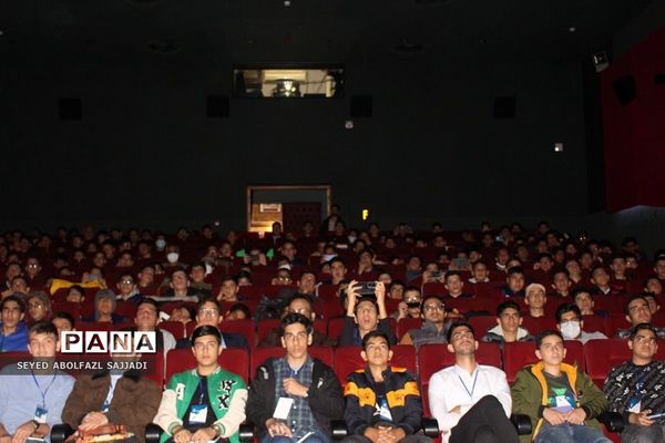 بازدید دانش‌آموز خبرنگاران پسر پانا از موزه سینما