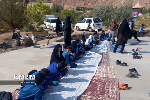 طبیعت گردی دانش‌آموزان آموزشگاه امید به‌مناسبت روز ملی پارالمپیک