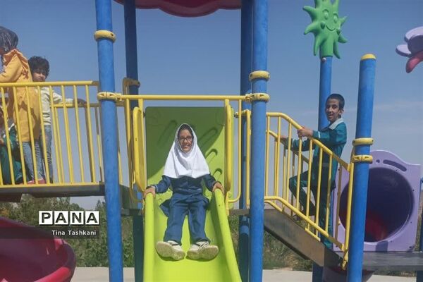 طبیعت گردی دانش‌آموزان آموزشگاه امید به‌مناسبت روز ملی پارالمپیک