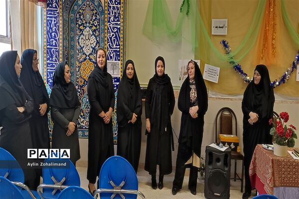 جلسه انتخابات انجمن اولیا در مدرسه شاهد کوثر شهرستان رباط‌کریم