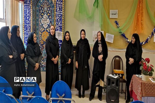 جلسه انتخابات انجمن اولیا در مدرسه شاهد کوثر شهرستان رباط‌کریم