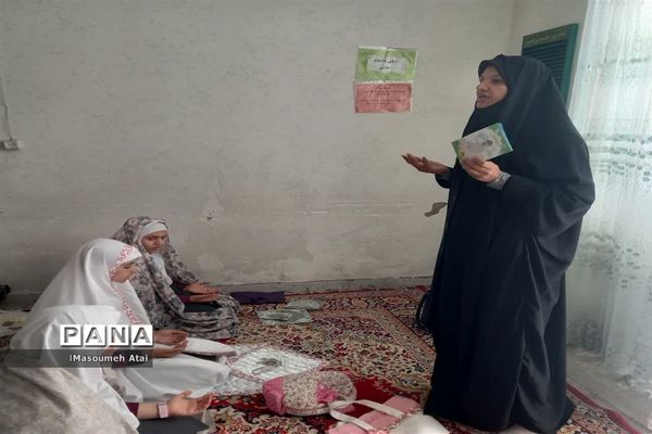 برگزاری نماز جماعت در دبستان حضرت زینب(ع) شهرستان خاتم