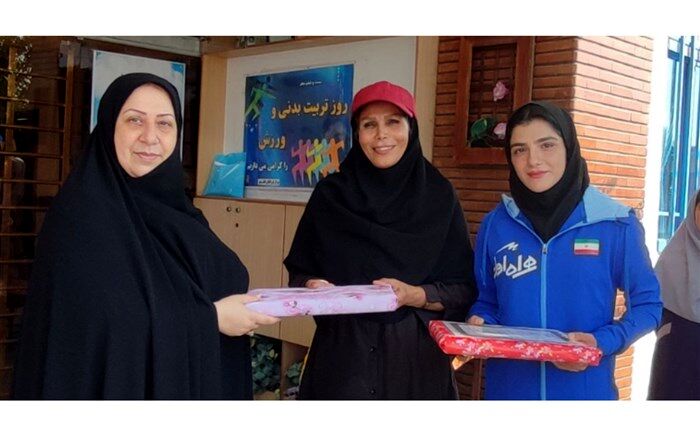 گرامیداشت هفته تربیت بدنی در دبیرستان فرزانگان قائمشهر