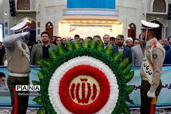 بزرگداشت هفته اولیا و مربیان و تجدید میثاق با آرمان‌های امام راحل در مرقد امام خمینی(ره)
