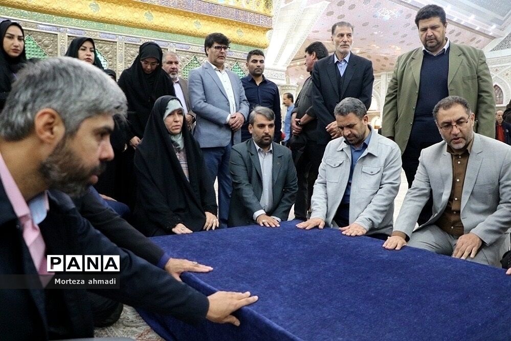 بزرگداشت هفته اولیا و مربیان و تجدید میثاق با آرمان‌های امام راحل در مرقد امام خمینی(ره)