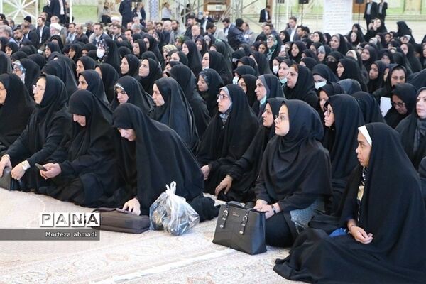 بزرگداشت هفته اولیا و مربیان و تجدید میثاق با آرمان‌های امام راحل در مرقد امام خمینی(ره)