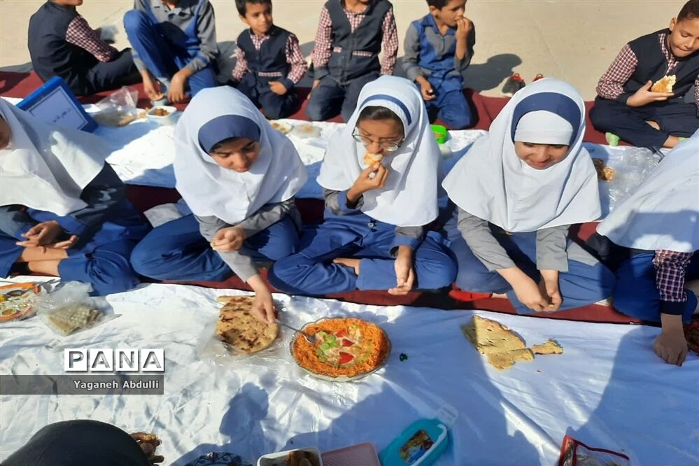 روز جهانی غذا در دبستان محمد منتظری
