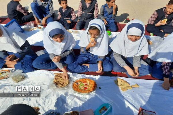 روز جهانی غذا در دبستان محمد منتظری