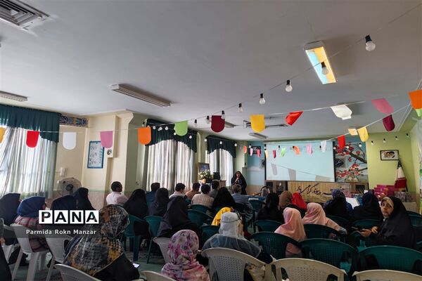برگزاری انتخابات  انجمن اولیا‍‌ و مربیان در دبستان شاهد فاطمه‌الزهرا(س)