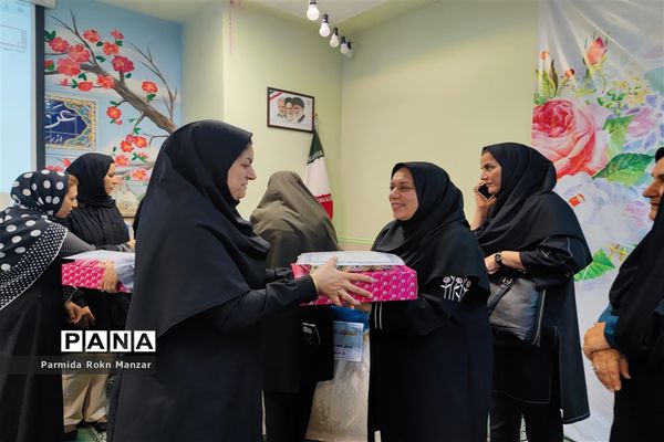 برگزاری انتخابات  انجمن اولیا‍‌ و مربیان در دبستان شاهد فاطمه‌الزهرا(س)