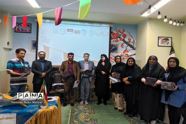 برگزاری انتخابات  انجمن اولیا‍‌ و مربیان در دبستان شاهد فاطمه‌الزهرا(س)