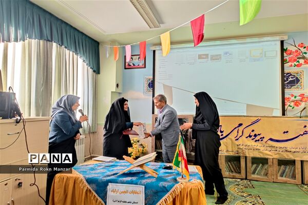 برگزاری انتخابات  انجمن اولیا‍‌ و مربیان در دبستان شاهد فاطمه‌الزهرا(س)