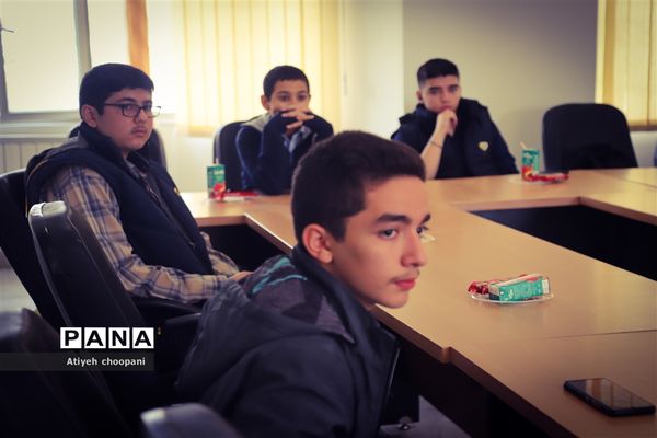 دیدار معاون پرورشی و فرهنگی آموزش و پرورش شهر تهران با دانش‌آموز خبرنگاران پانا