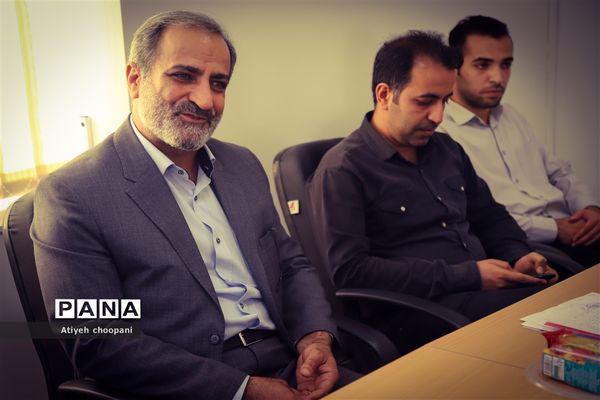 دیدار معاون پرورشی و فرهنگی آموزش و پرورش شهر تهران با دانش‌آموز خبرنگاران پانا