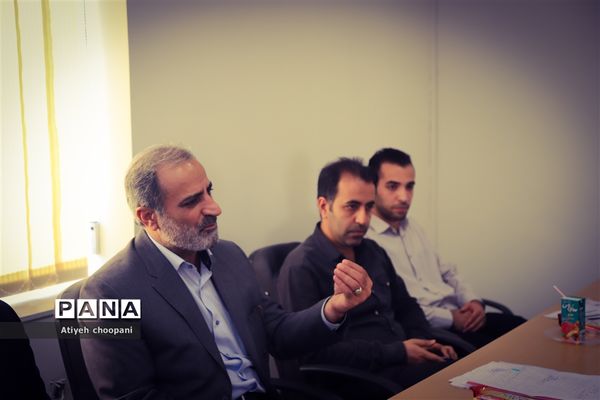 دیدار معاون پرورشی و فرهنگی آموزش و پرورش شهر تهران با دانش‌آموز خبرنگاران پانا