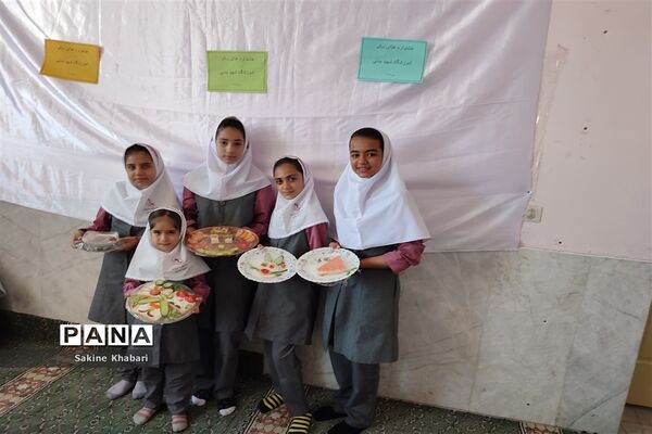 روز جهانی غذا در دبستان شهید مدنی