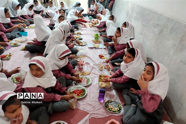 روز جهانی غذا در دبستان شهید مدنی