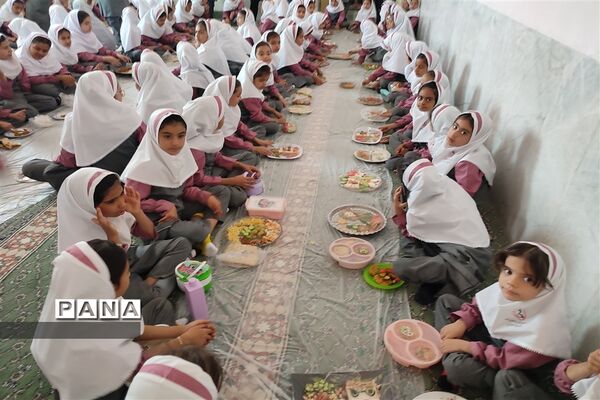 روز جهانی غذا در دبستان شهید مدنی