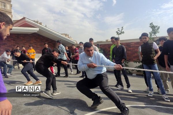 مسابقات ورزشی درون مدرسه‌ای در دبیرستان دانش شهریار