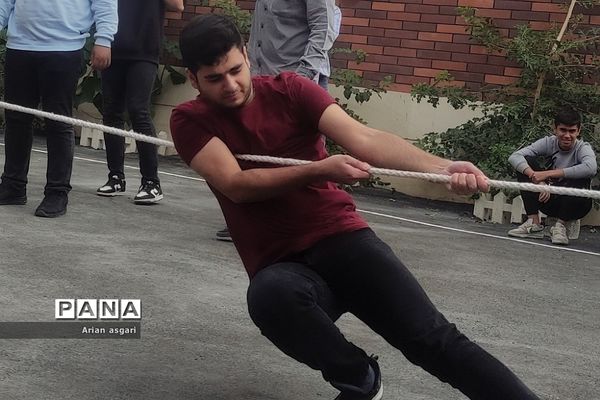 مسابقات ورزشی درون مدرسه‌ای در دبیرستان دانش شهریار