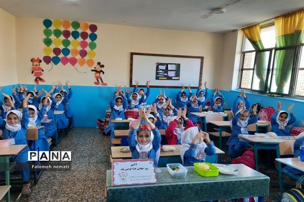 برگزاری جشنواره غذای سالم در دبستان دخترانه کوثر ملارد