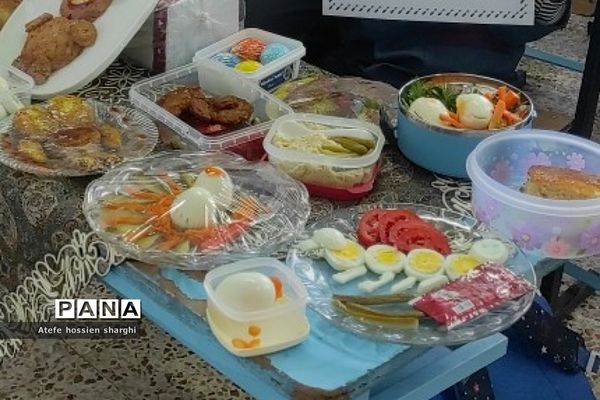 جشنواره غذای سالم در دبستان ایمان رودهن