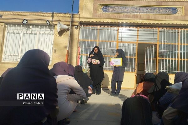 تشکیل جلسه شورای امربه معروف و گرامیداشت هفته پدافند غیر عامل در دبیرستان دخترانه رفعت