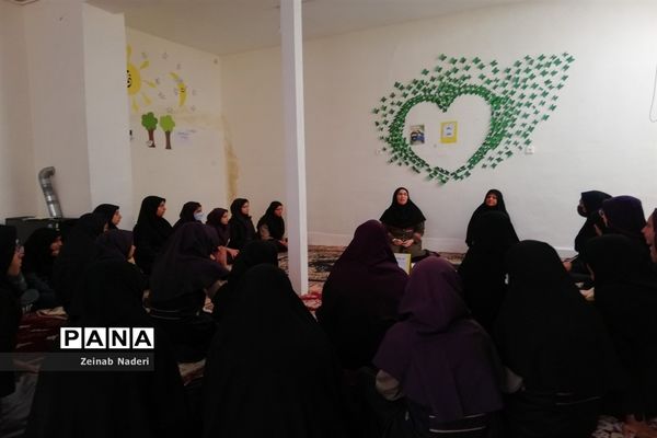 تشکیل جلسه شورای امربه معروف و گرامیداشت هفته پدافند غیر عامل در دبیرستان دخترانه رفعت